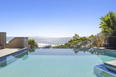Image de Luxury stunning Nobby's beach home, 2bd + Den!