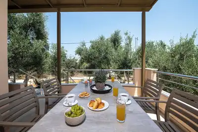 Villa Amalthea, a functional and elegant house among the olive trees