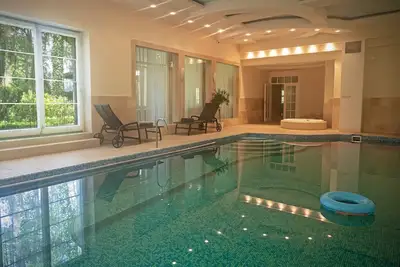Image de Large luxury villa with indoor pool 25 mins to central Warsaw