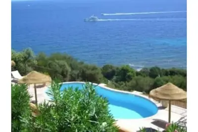 Image de Habitation de charme dans Villa avec piscine et vue mer exceptionnelle