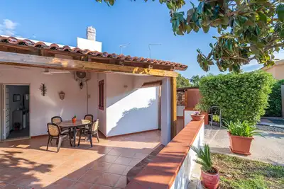 Image de Villa Mare Soleil avec terrasse privée, Wi-Fi et climatisation.