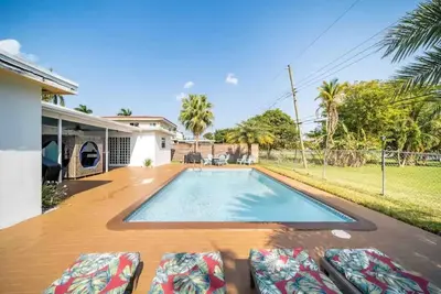 Image de Renovated 2022-Heated Pool Home In Gated Community
