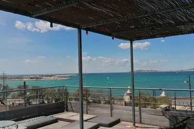 Image de Maison de charme bord de mer, terrasses pleine vue mer