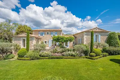 Image de Maison en plein coeur de Gordes avec piscine et jardin