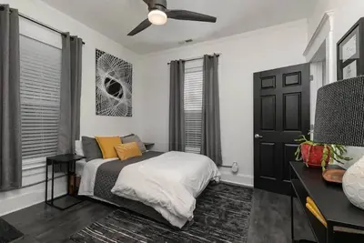 Image de Modern/Hot Tub/Ev Chg/ Office/Cannabis Friendly*