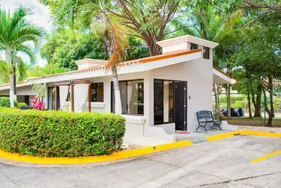 Image de Dog-friendly & convenient villa with an outdoor pool, kitchenette, & gazebo