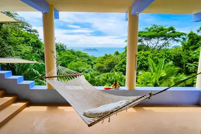 Image de Stunning design home with amazing views of ocean & private pool