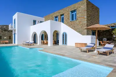 Image de Grande maison avec piscine à 100m de la plage