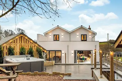 Image de 5 chambres à coucher à Atherington, near Umberleigh