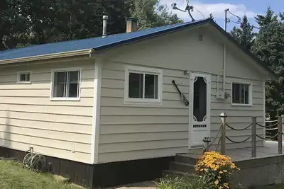 Image de Ocean View Cottage with shared private access to the beach