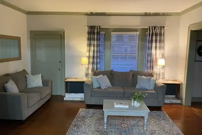 Image de Newly Remodeled Home in Dalton’s Historic District -5mins from I-75