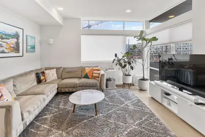 Image de Modern light-filled townhouse in central Seattle