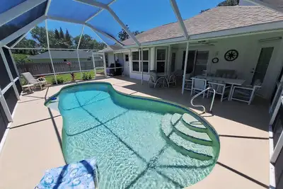Image de 🍹🌞 Coastal Retreat! Heated Pool, Boat/Rv Parking Double Lot, 3 miles to Beach!