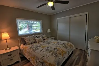 Image de Beautifully updated historical home in the heart of Henderson