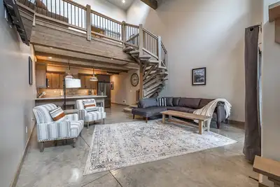 Glacier's Home Base•2br Condo •Garage •Private Spa