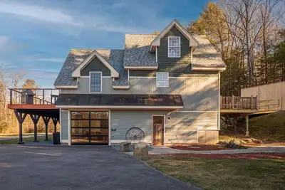 Image de Nestled on the edge of the woods near Mount Monadnock
