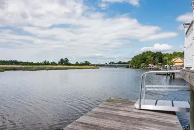 Image de Waterfront Fishing Dock FirePit HotTub Deck Grill B