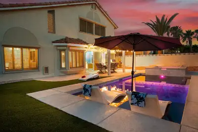 Image de Modern Chic Home w/ Brand New Pool + Pool Table 4br/3ba