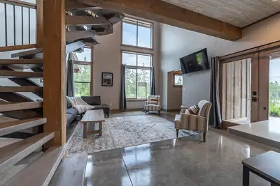 Image de Gnp Getaway• 2br/2ba Condo • Hot Tub •Wooded Views