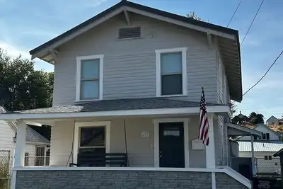 Image de Cheerful home with front porch swing.