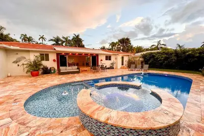 Alluring Villa Short Stroll from Stunning Hollywood Beach!