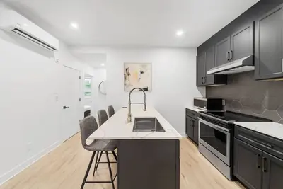 Image de modern & peaceful 2 bed condo, sleep 6,