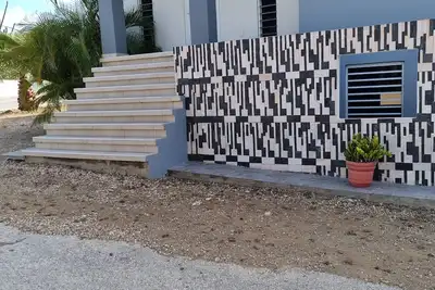 Image de nearby saltpond and 5 minutes from beaches, nightlife
