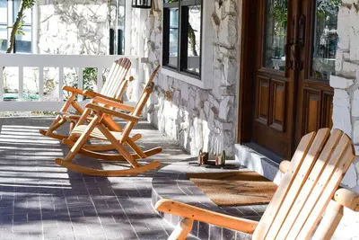 Image de Newly Renovated Farmhouse on a Working Horse Ranch Near Popular Wedding Venues