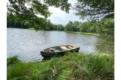 Image de Lakeside Farmhouse on 41 Acres