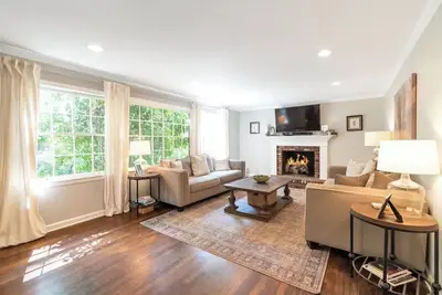 Image de Emory Luxury-- Family Friendly, Prime Location!