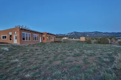 Image de Sweet & Sunny Adobe Home