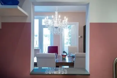 Image de Excusive old building Dg 80m² center within walking distance, 2 bedrooms, fireplace, Xxl sofa