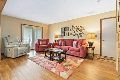 Image de Welcome to Number Two Fairway – Your Home Away From Home