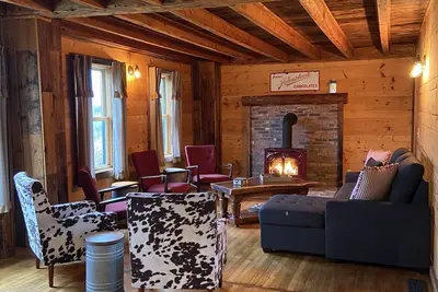 Image de Circa 1850s fully renovated Vermont farmhouse less than 15 miles from Jay Peak