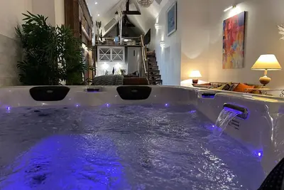Image de Loft de 100 m2 avec Jacuzzi privatif