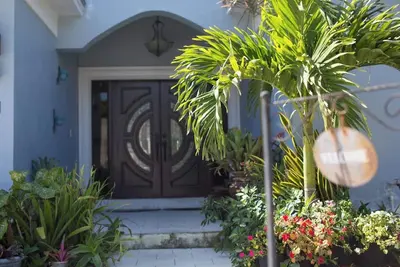 Image de 5min Walk from beach | Spacious Home in Nassau