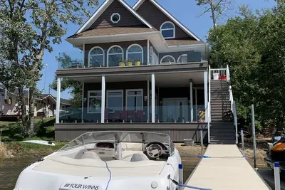 Image de Beautiful Lakefront Luxury Home at Lake Metigoshe, Canada