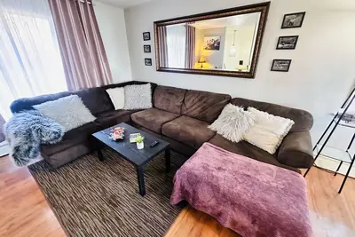 Image de 🐻✈️ Flying Bear “A”- 3-bedroom 1. 5 bath Comfortable Home ✈️🐻