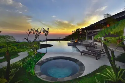 Image de 5br Villa Bali Near Lakes And Forest