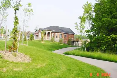 Image de Charming Custom Home Beside Park, Walk To Beach