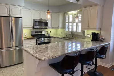 Image de Spacious 4 Bedroom House Closed to Masonville Uh Uwo