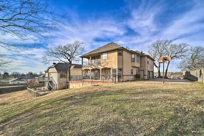 Image de Upscale Home w/ Views & Game Room!
