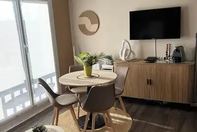 Image de Pleasant duplex, direct access, free wifi beach