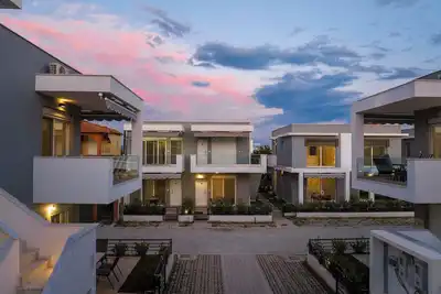 Image de Two - Bedroom Duplex with Garden, Roxani Residential Complex