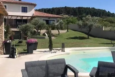 Image de Villa spacieuse 286 m2 vue sur la Sainte Victoire, jardin, piscine.