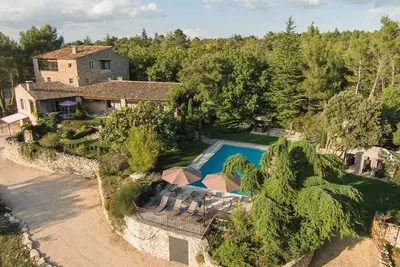 Image de Mas De Standing Vue Unique Sur Le Luberon Equipements Plus \nPiscine chauffée