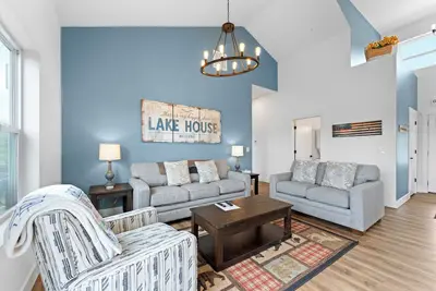 Image de Beautiful Views and Tons of Space in this Majestic 5 Bed Home on Table Rock! !