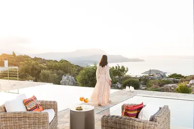Image de Timori, modern, panorama views, pool & kiddie-pool, 4 bedrooms plus guest house.