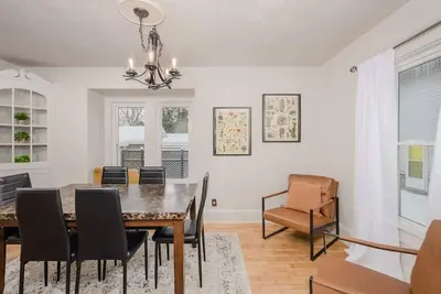 Image de Home Away from Home off College Avenue