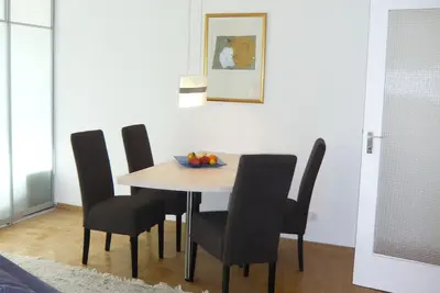 Image de Between the opera and the palace, Friederike apartment, subway and bus right next door